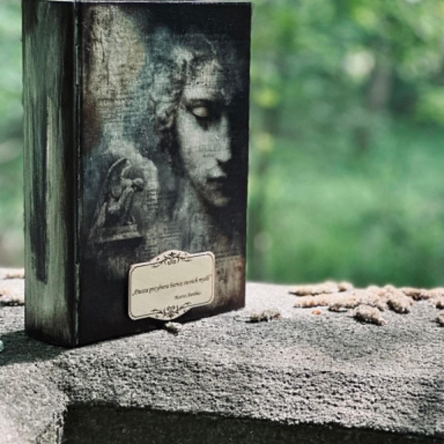 kufer dla miłośnika literatury gotyckiej